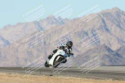 media/Dec-01-2025-Moto Forza (Mon) [[2daa91e15f]]/3-Beginner Group/Session 4 Turn 9/